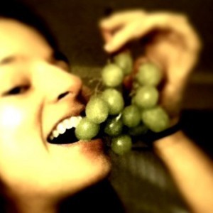 eating-grapes-new-year-tradition-300x300